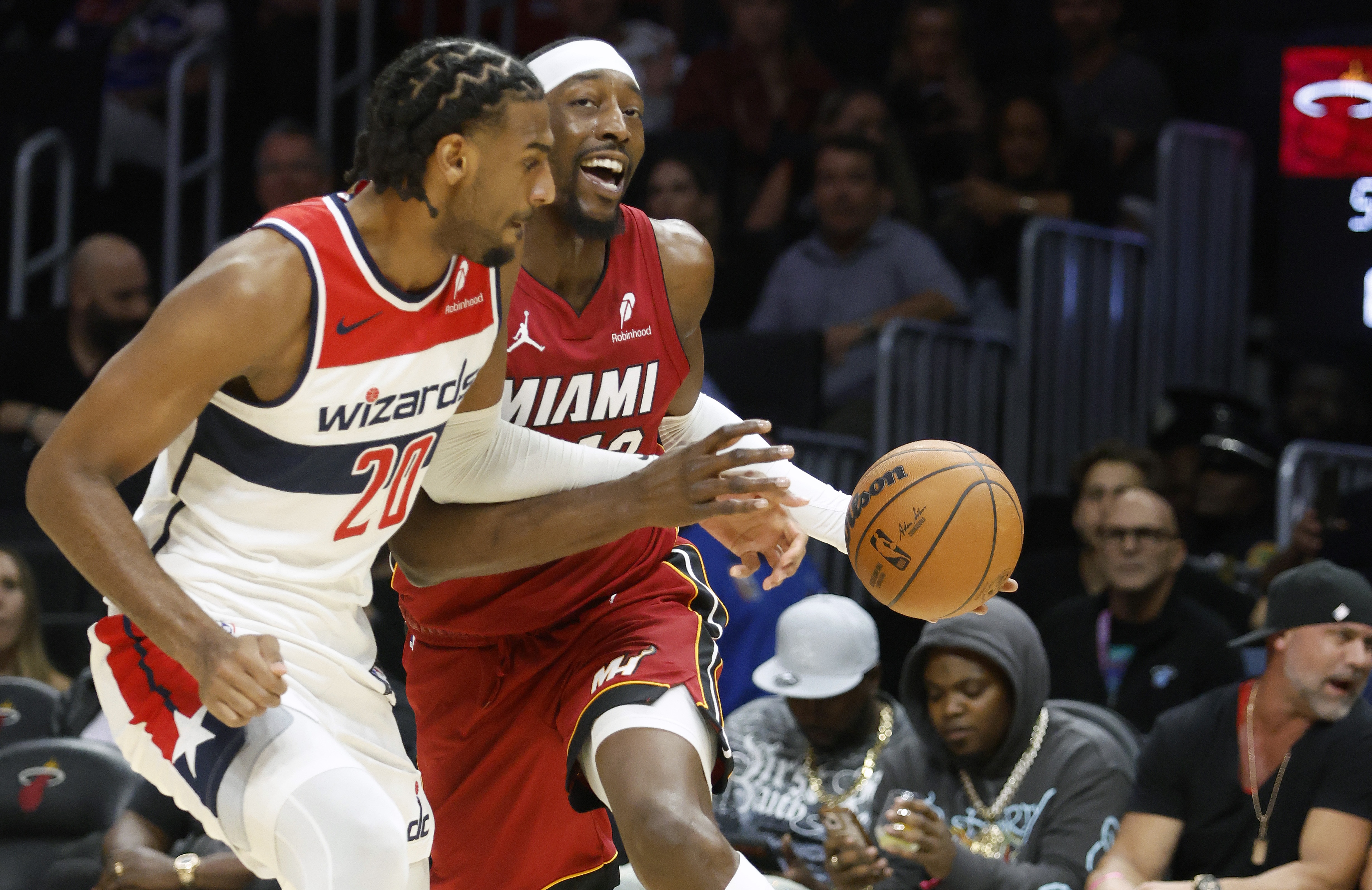 开云官网-TA名记：热火应该在领先27分且阿德巴约得到81分后将其换下！