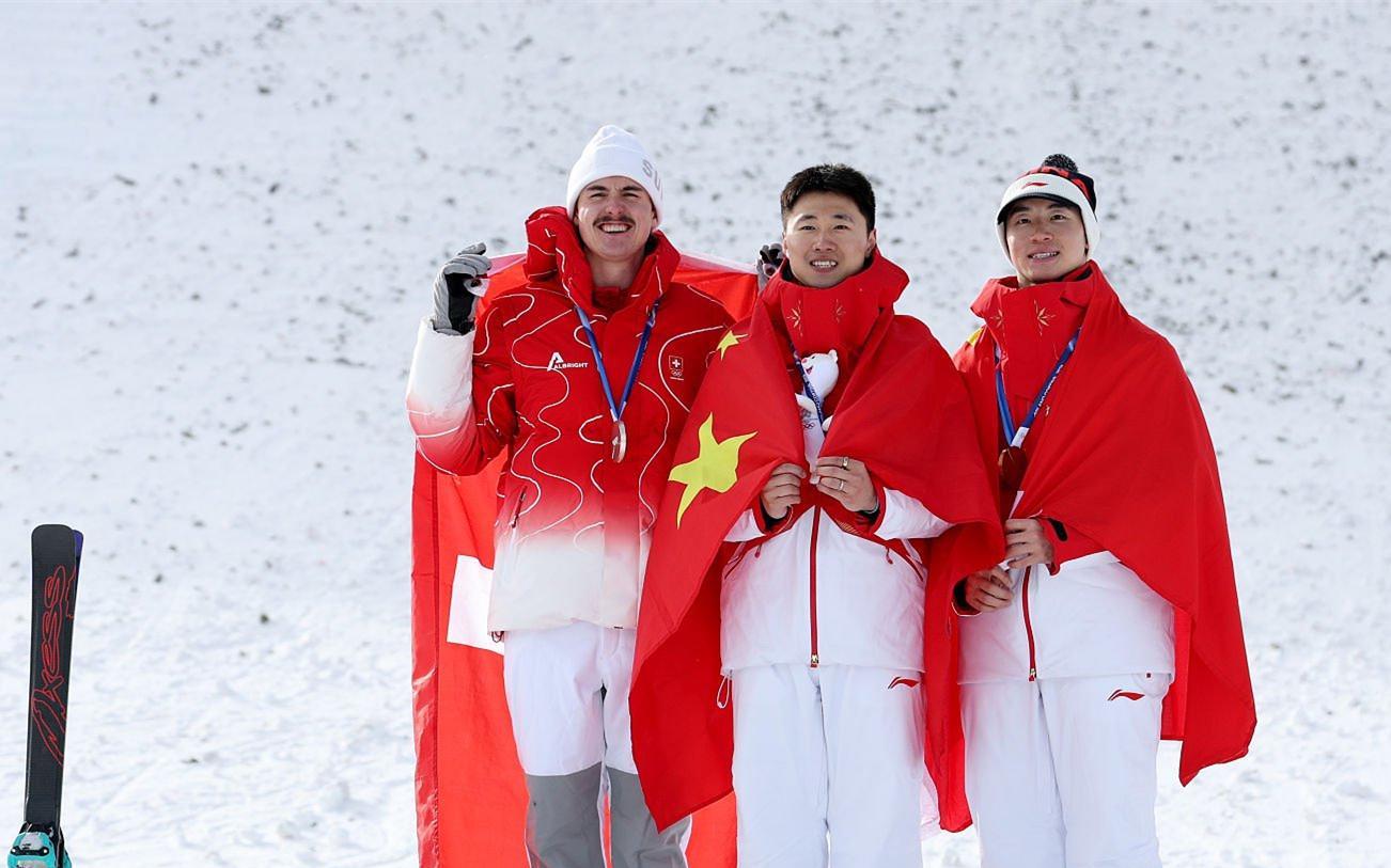 开云体育-金牌夫妇！王心迪132.6分夺冠，携手徐梦桃创神迹，激动跪地庆祝